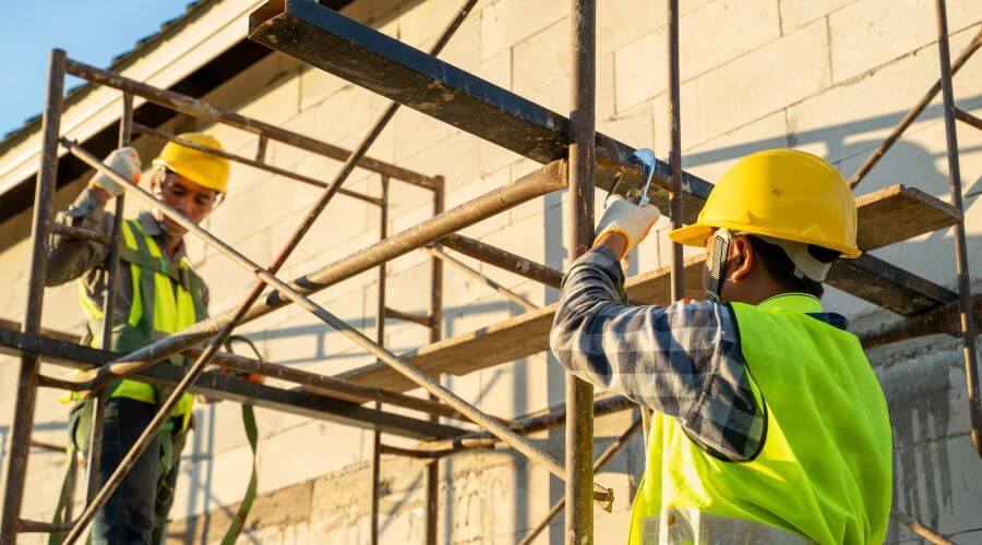 Professional gutter cleaning in Lulu, FL